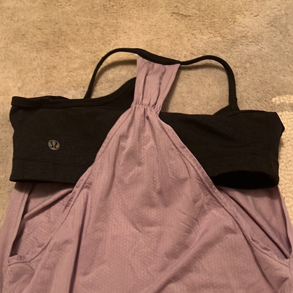 Lululemon tank with built in gray sports bra - Size 4 - Picture 2 of 2